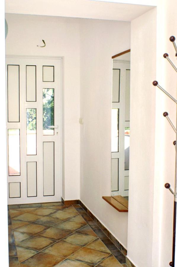 Family Friendly Seaside Apartments Vlasici, Pag - 4319 エクステリア 写真