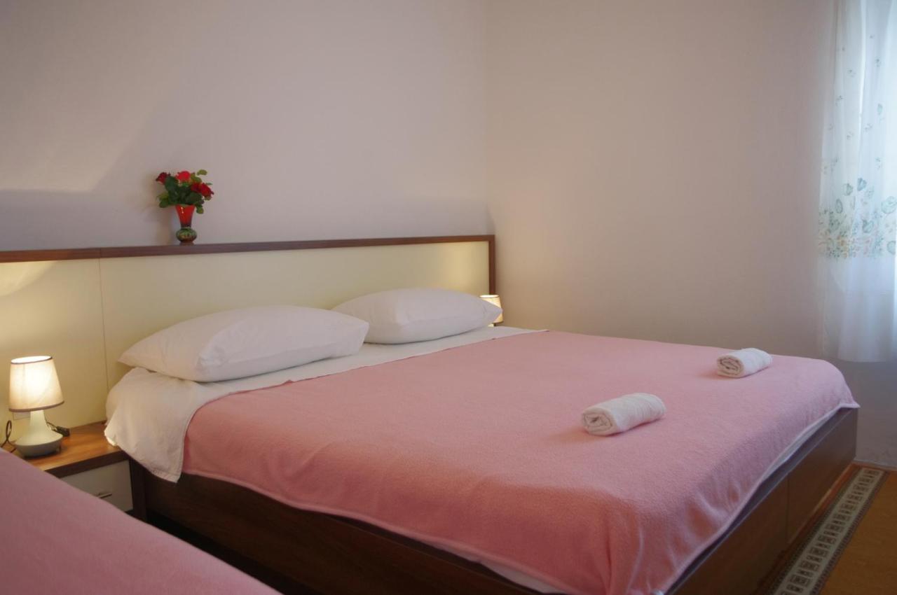 Family Friendly Seaside Apartments Vlasici, Pag - 4319 エクステリア 写真
