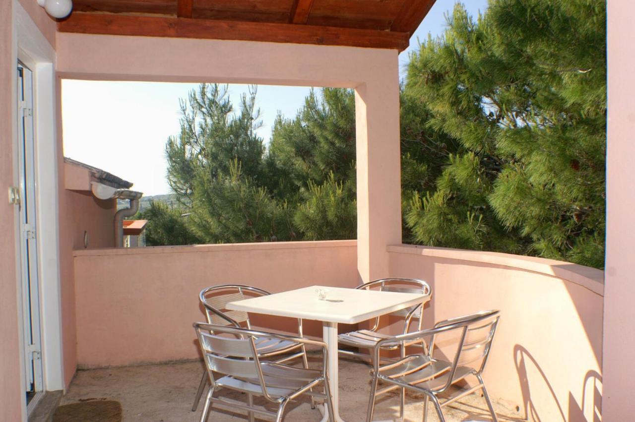 Family Friendly Seaside Apartments Vlasici, Pag - 4319 エクステリア 写真