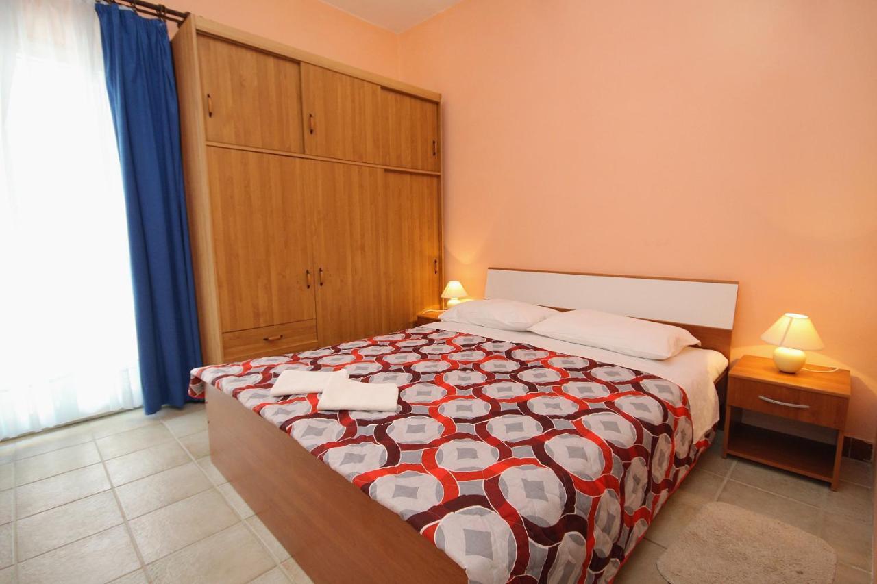 Family Friendly Seaside Apartments Vlasici, Pag - 4319 エクステリア 写真