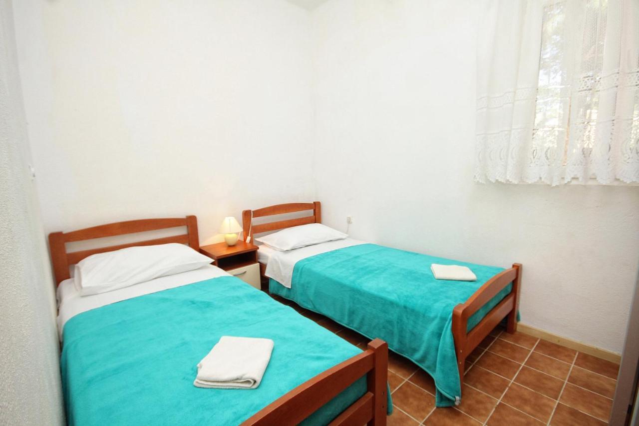 Family Friendly Seaside Apartments Vlasici, Pag - 4319 エクステリア 写真