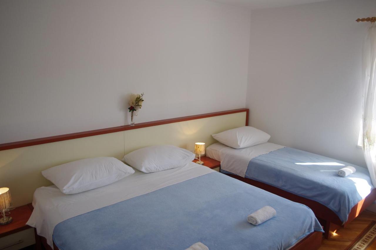 Family Friendly Seaside Apartments Vlasici, Pag - 4319 エクステリア 写真