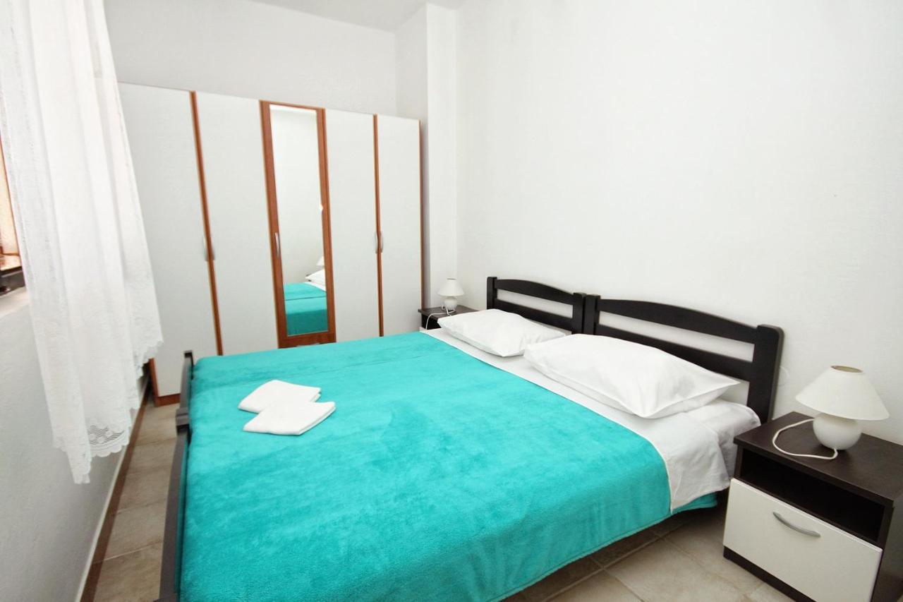 Family Friendly Seaside Apartments Vlasici, Pag - 4319 エクステリア 写真