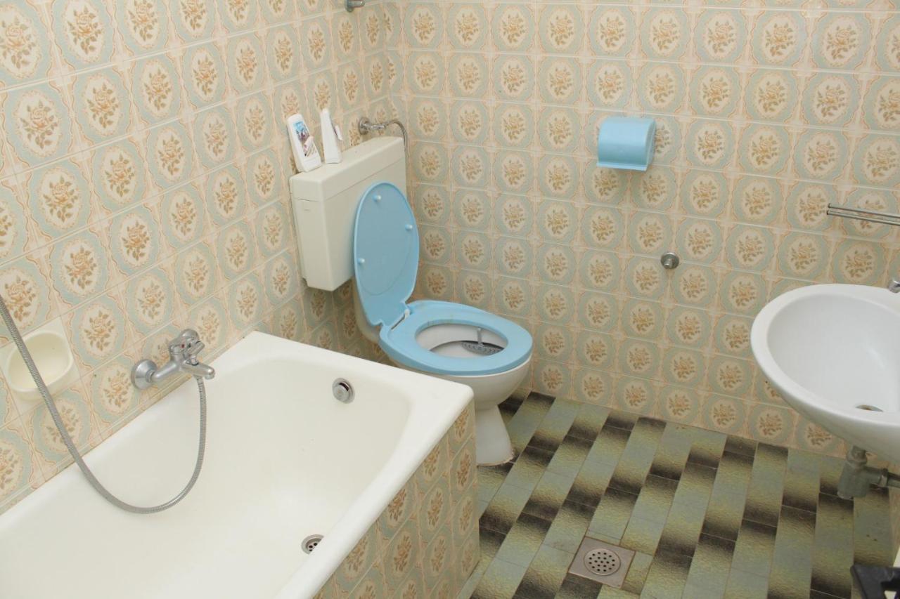 Family Friendly Seaside Apartments Vlasici, Pag - 4319 エクステリア 写真