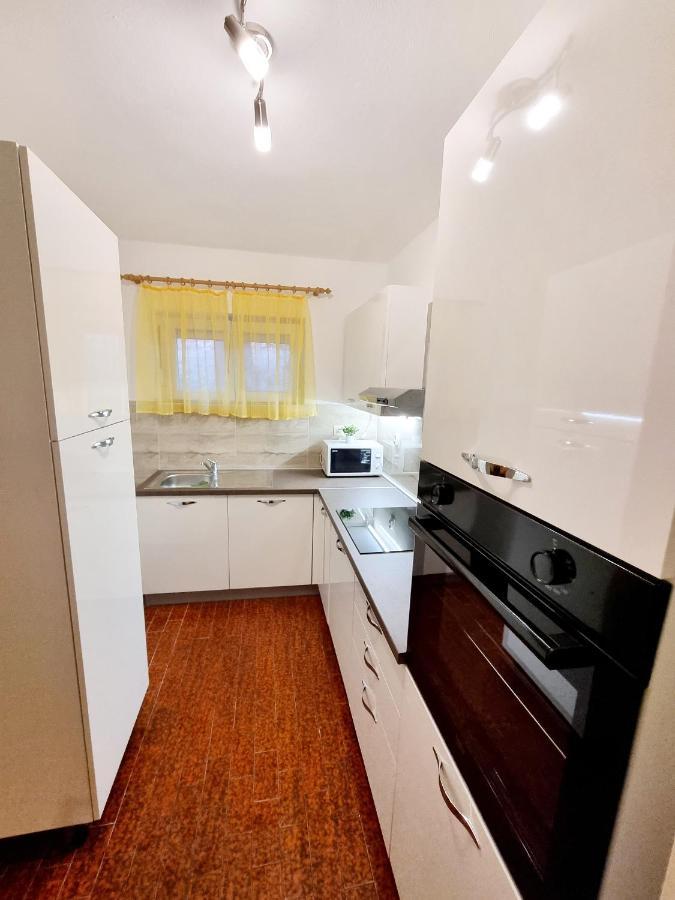 Family Friendly Seaside Apartments Vlasici, Pag - 4319 エクステリア 写真